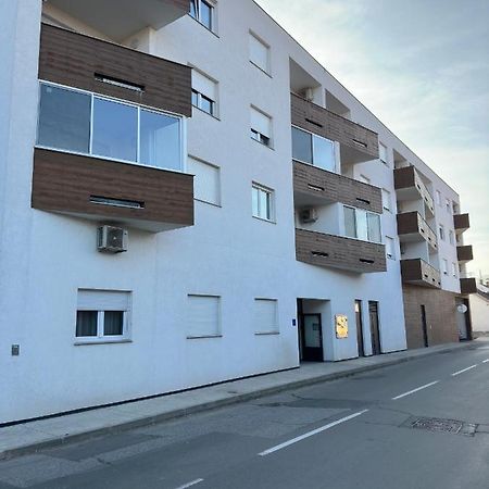 City Rent 1 Osijek Bagian luar foto