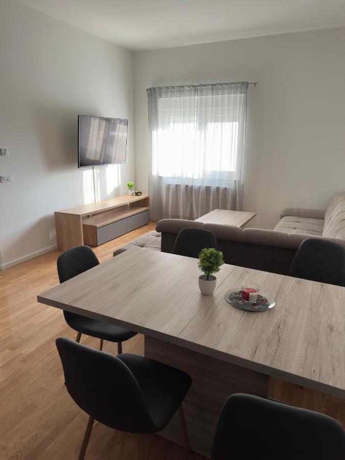 City Rent 1 Osijek Bagian luar foto