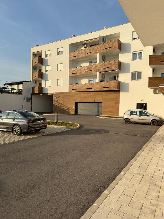 City Rent 1 Osijek Bagian luar foto