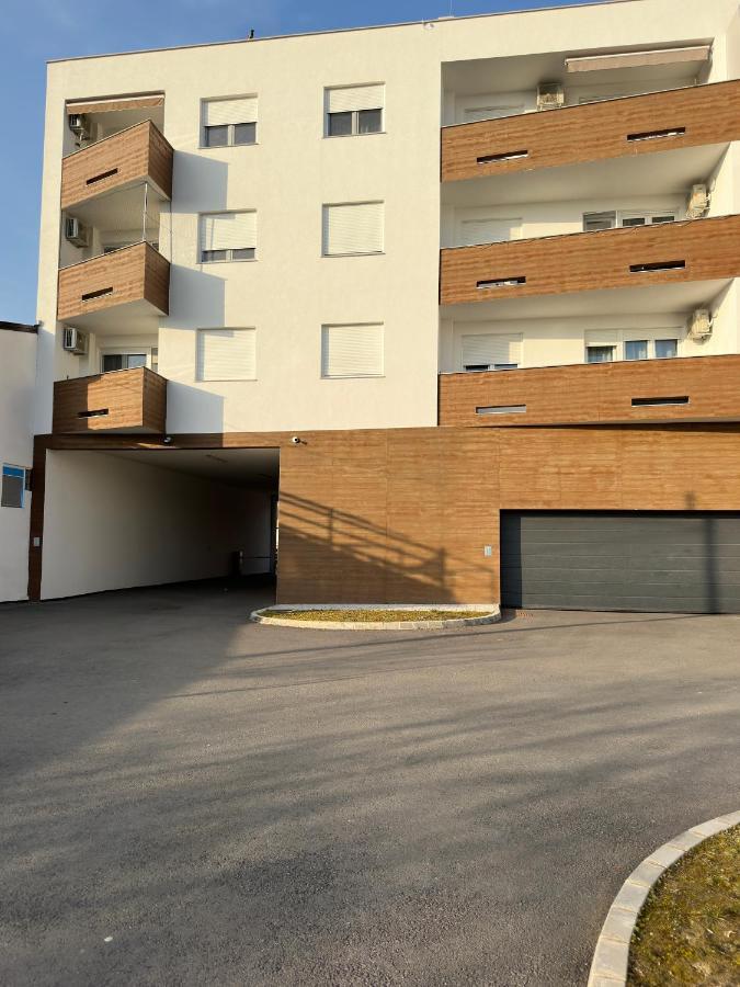City Rent 1 Osijek Bagian luar foto