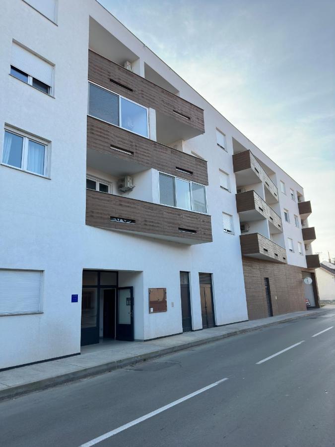City Rent 1 Osijek Bagian luar foto